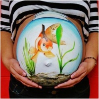 Изкуство върху корема на бременна жена